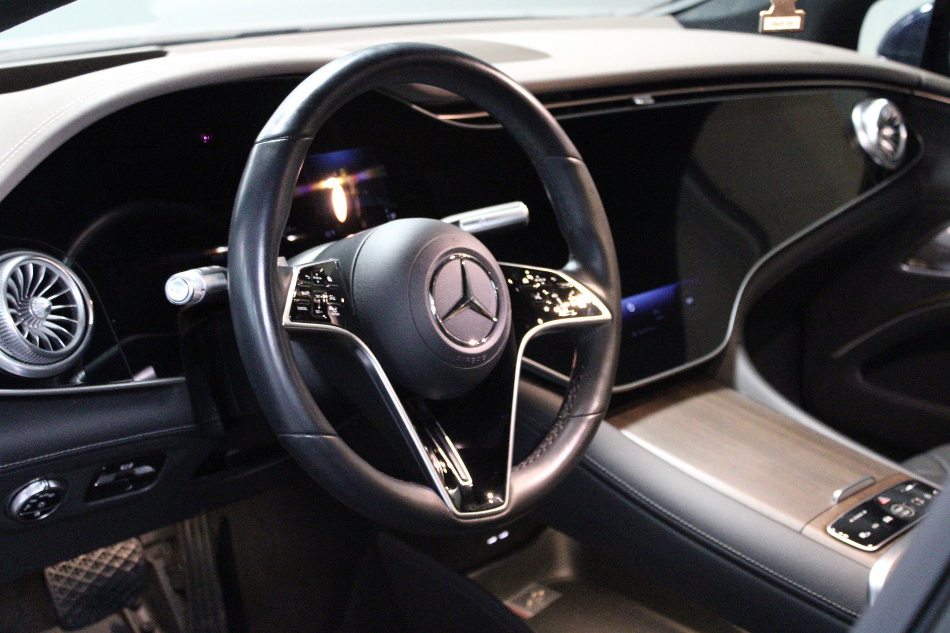 Used 2022 Mercedes-Benz EQS 580 4MATIC Sedan image 22