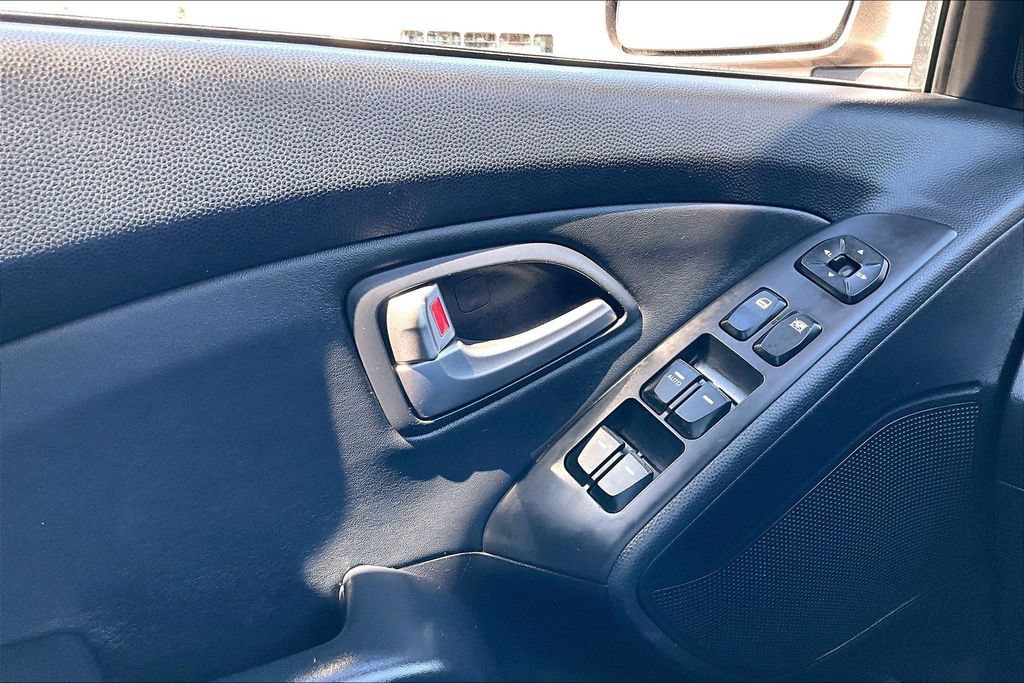 Used 2011 Hyundai Tucson GLS w/ Navigation Pkg 2 FWD image 36