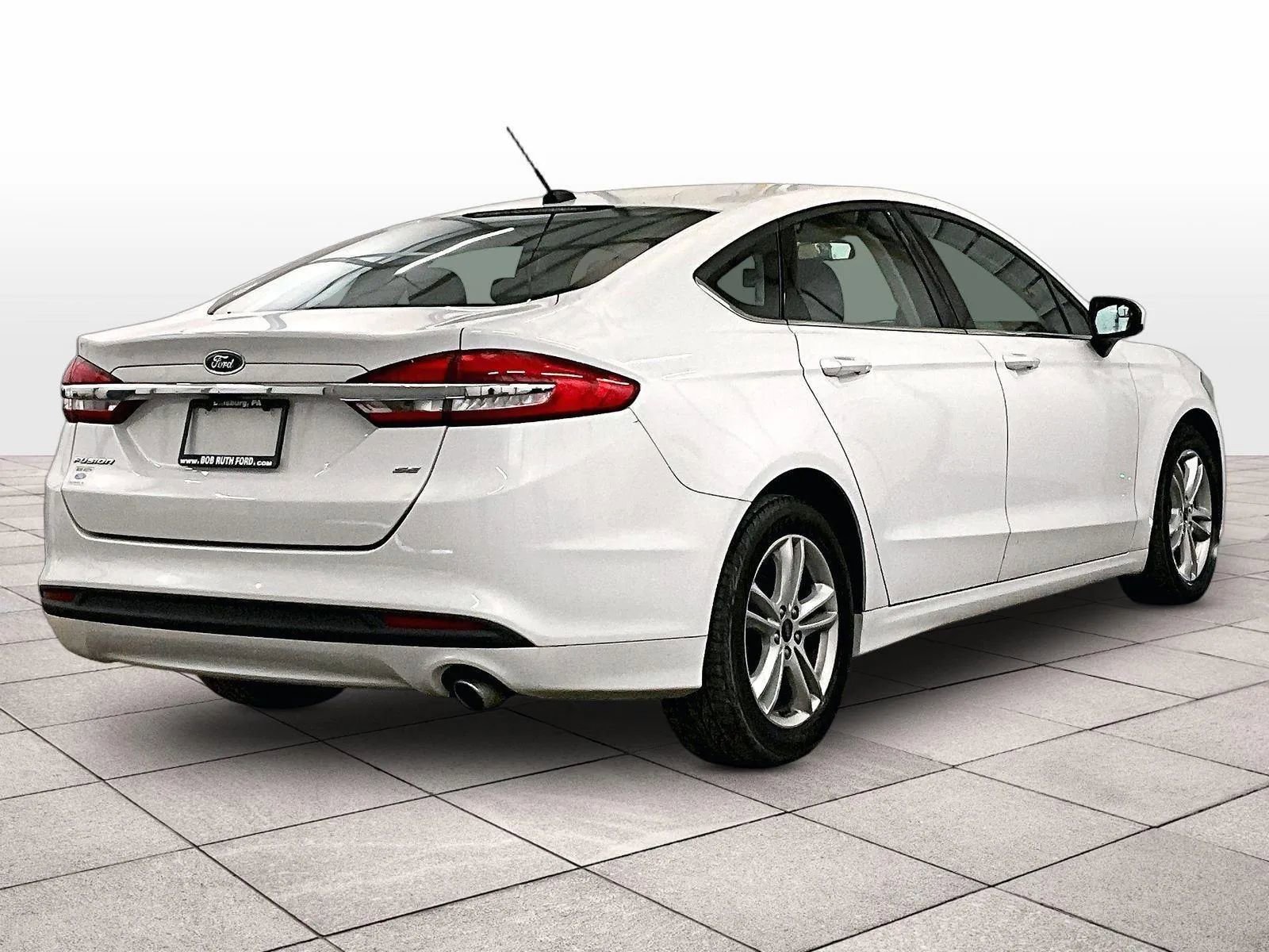 Used 2018 Ford Fusion SE FWD image 11