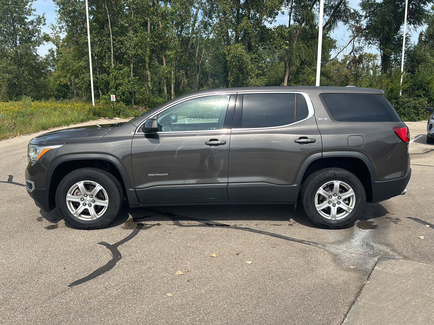 Used 2019 GMC Acadia SLE AWD/4WD image 2