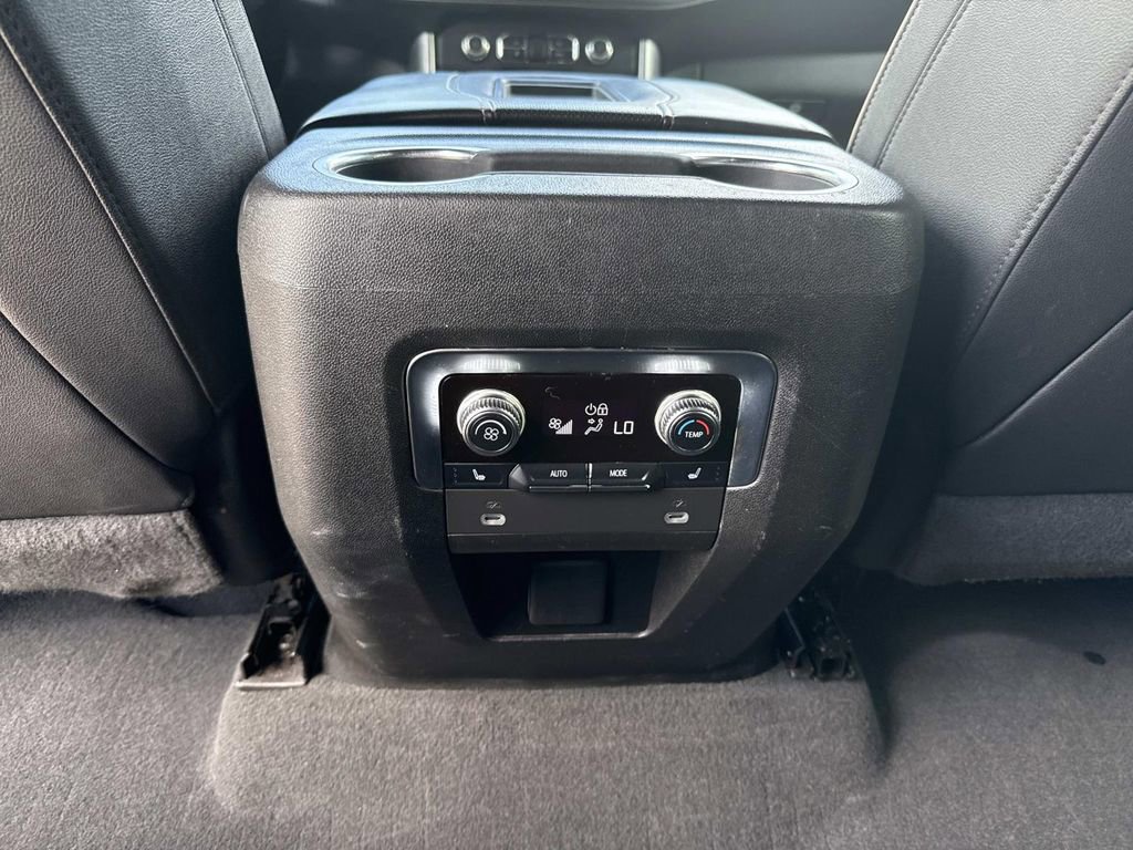 Used 2022 GMC Yukon SLT w/ SLT Premium Package RWD image 24