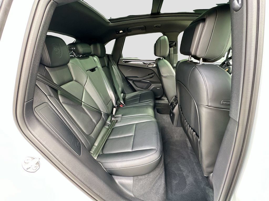 Certified 2026 Porsche Macan AWD/4WD image 29