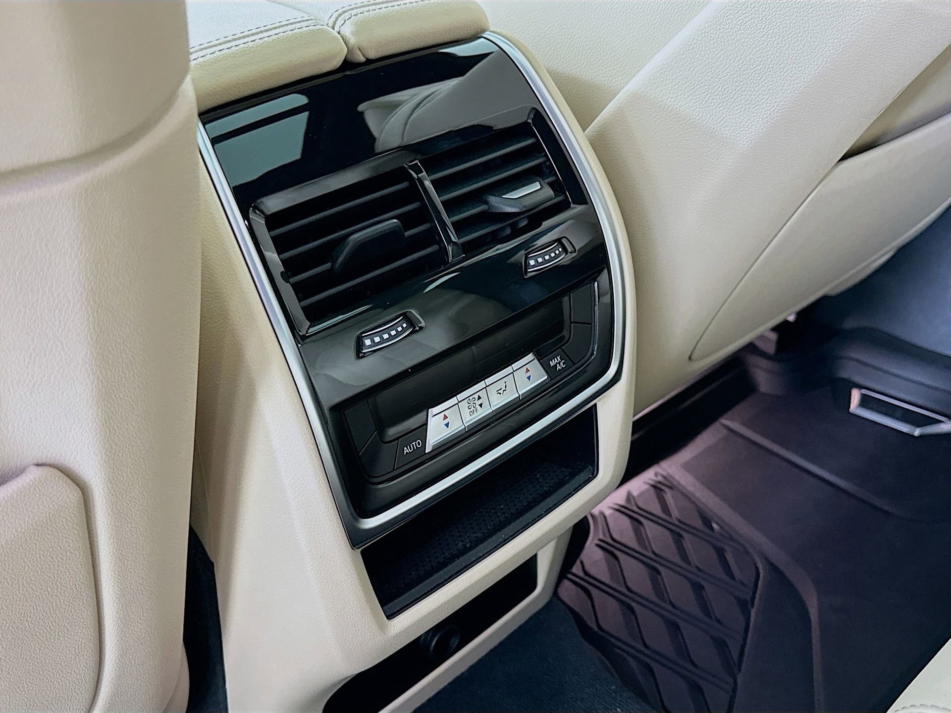 Used 2022 BMW X6 M50i w/ Executive Package AWD/4WD image 27