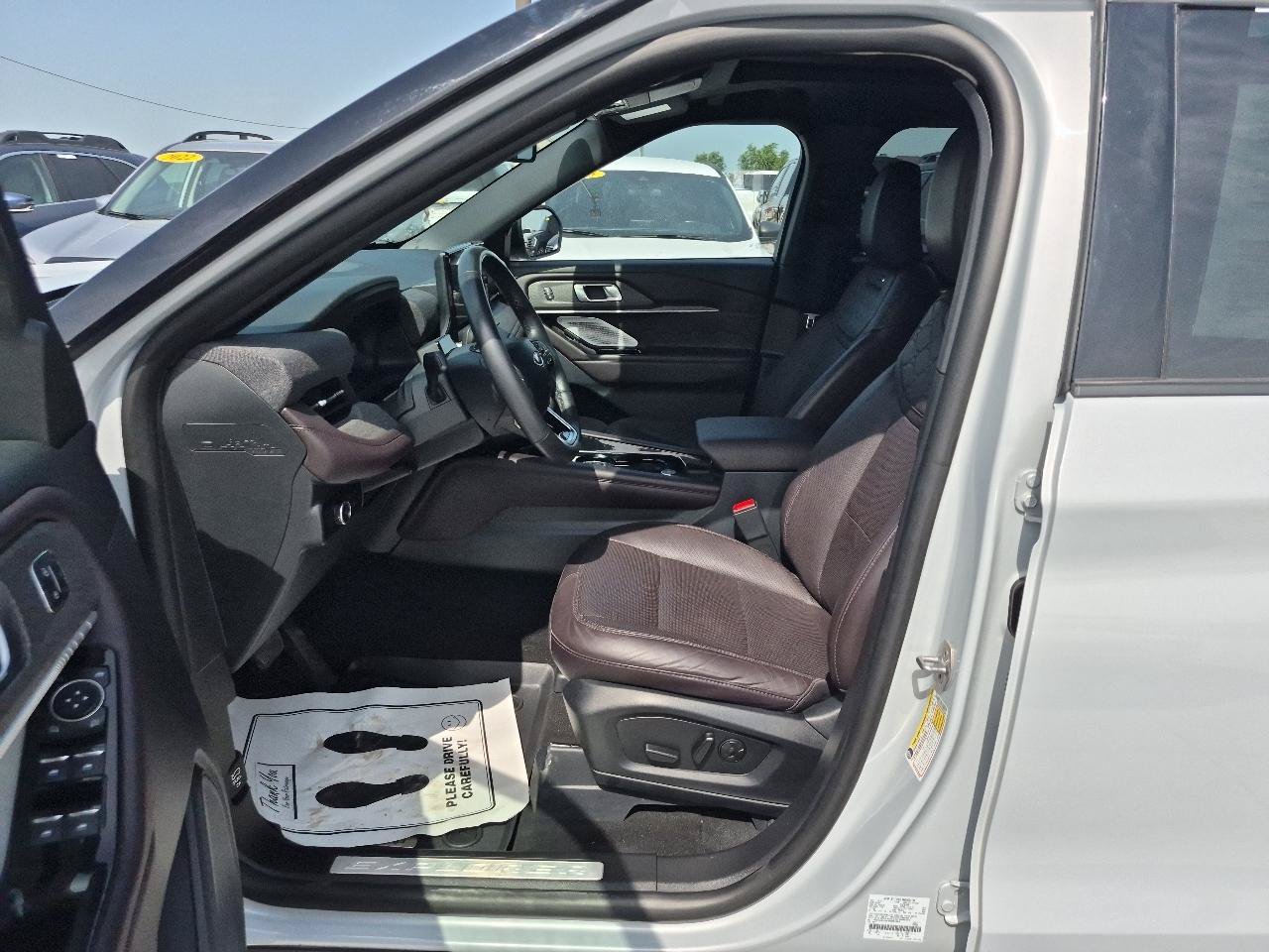 Used 2025 Ford Explorer Platinum w/ LUX Leather Package AWD/4WD image 17