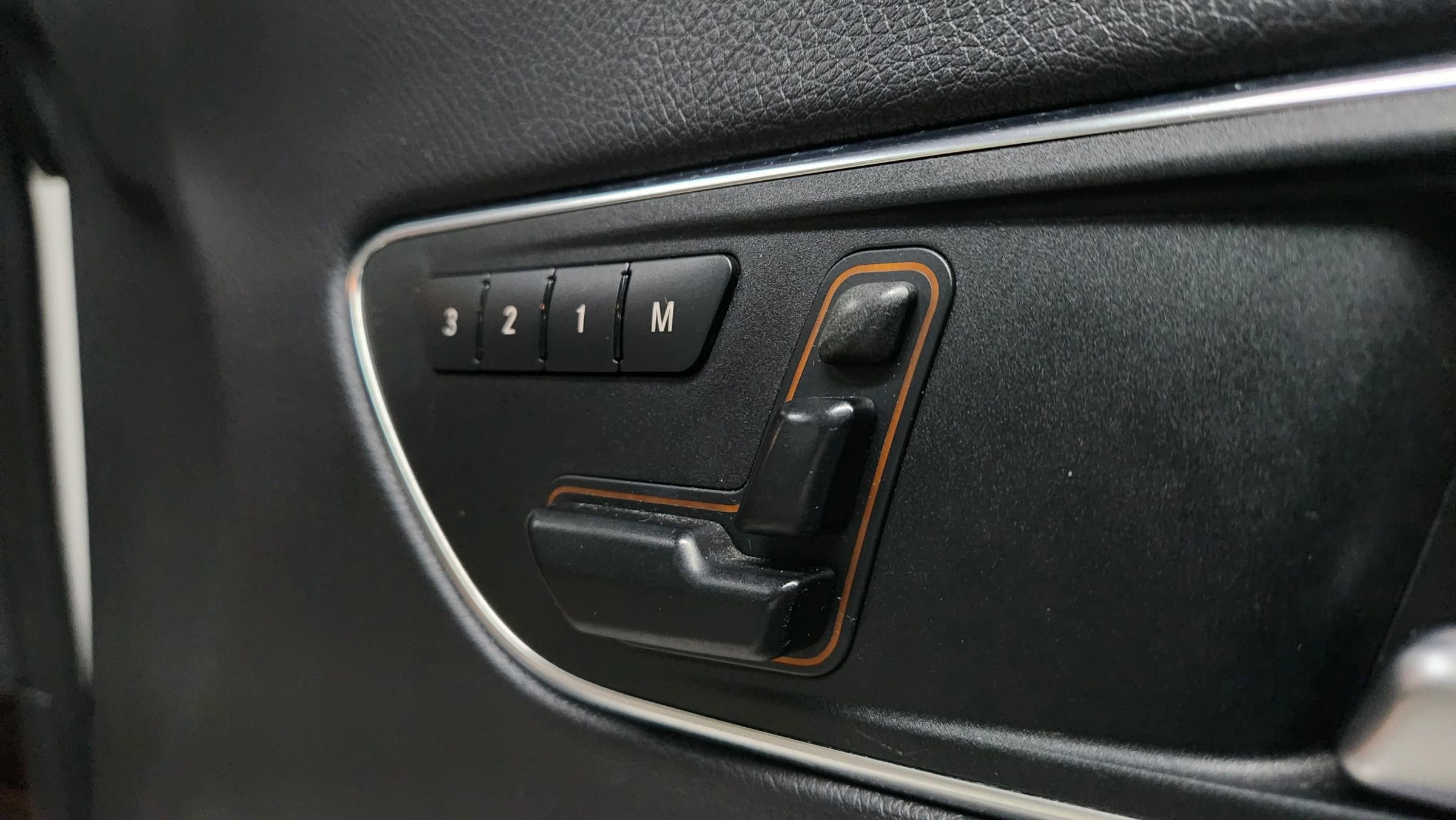 Used 2014 Mercedes-Benz CLA 250 4MATIC image 16