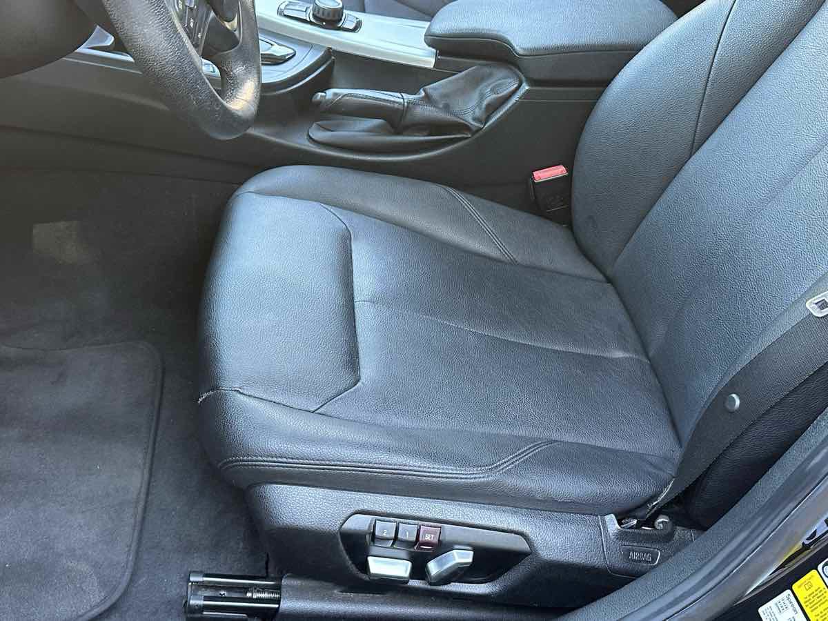 Used 2017 BMW 320i Sedan RWD image 21