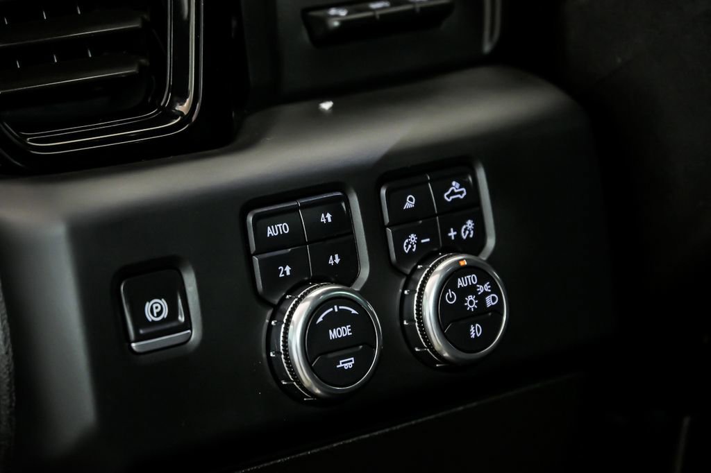 Used 2024 GMC Sierra 3500 AT4 w/ Technology Package AWD/4WD image 18