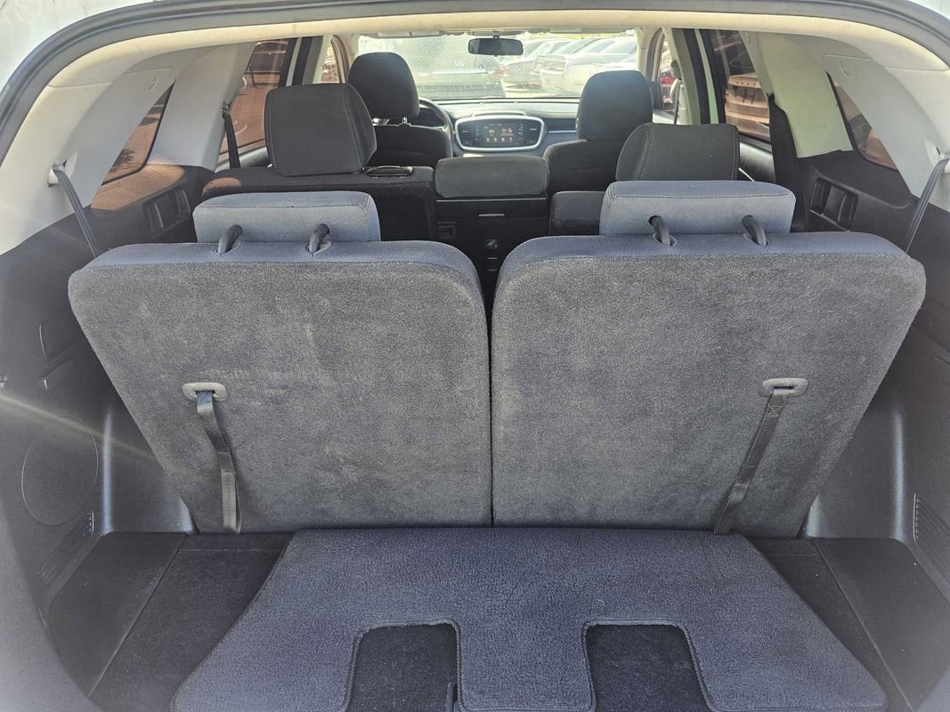Used 2019 Kia Sorento LX image 18