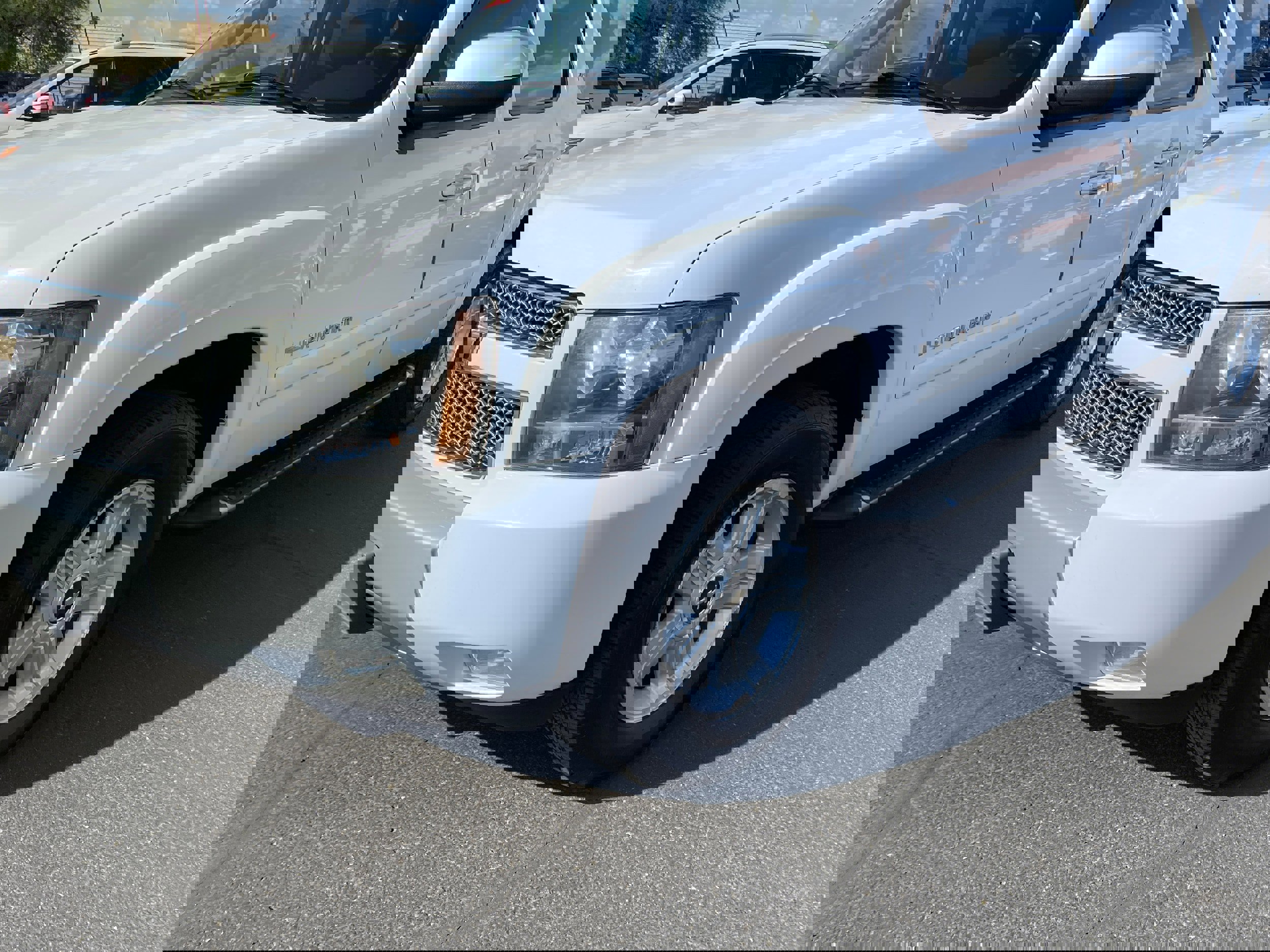 Used 2008 Chevrolet Suburban LT image 11