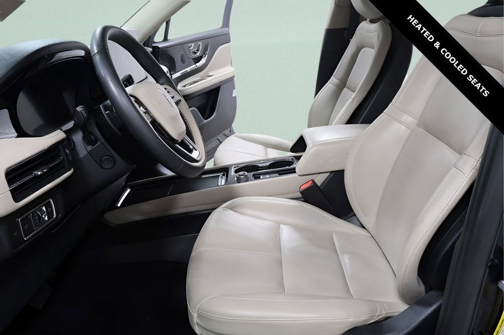 Used 2025 Lincoln Corsair AWD w/ Equipment Group 101A image 19