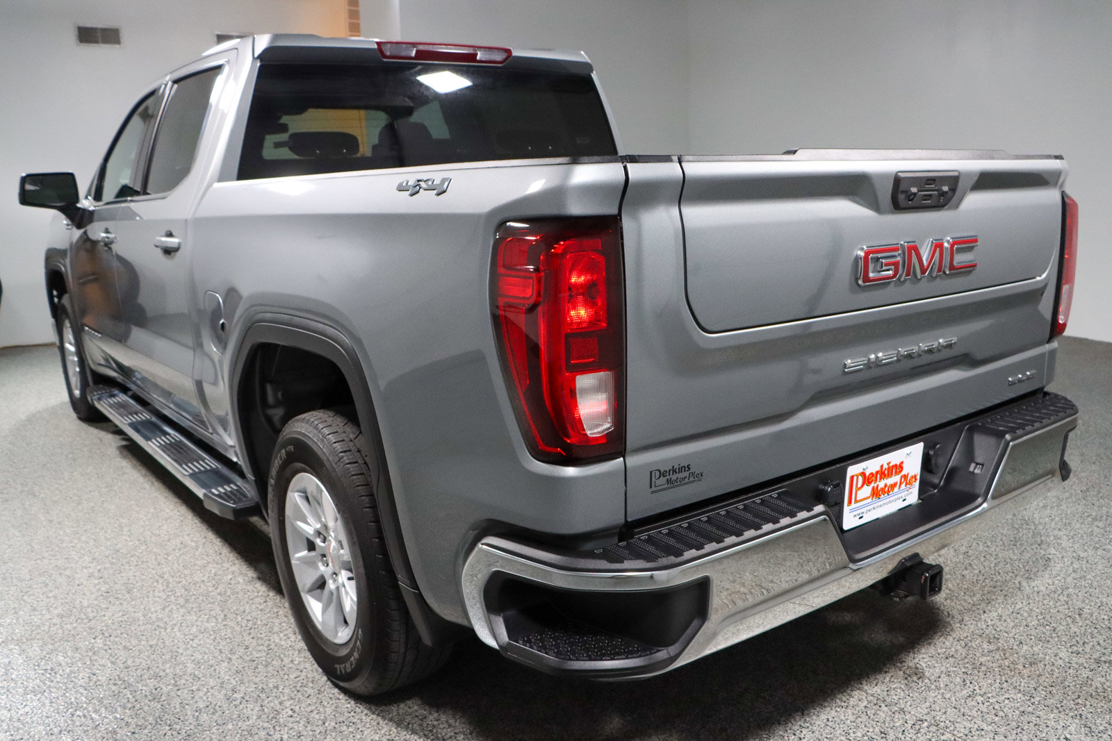 Used 2024 GMC Sierra 1500 SLE image 9
