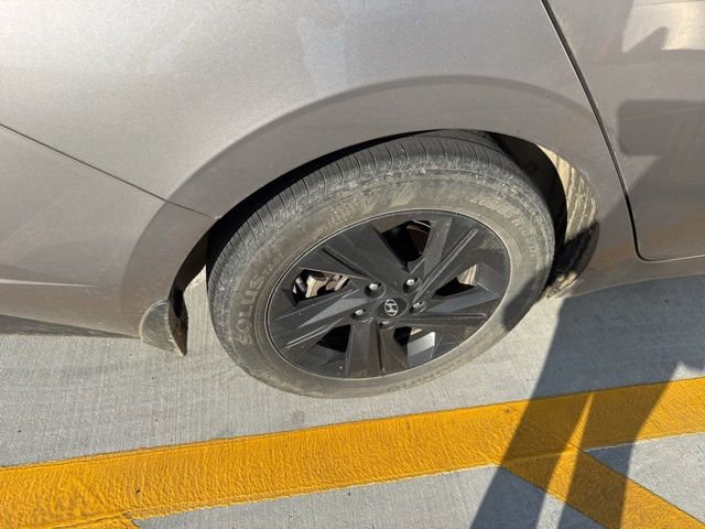 Used 2023 Hyundai Elantra Blue FWD image 11