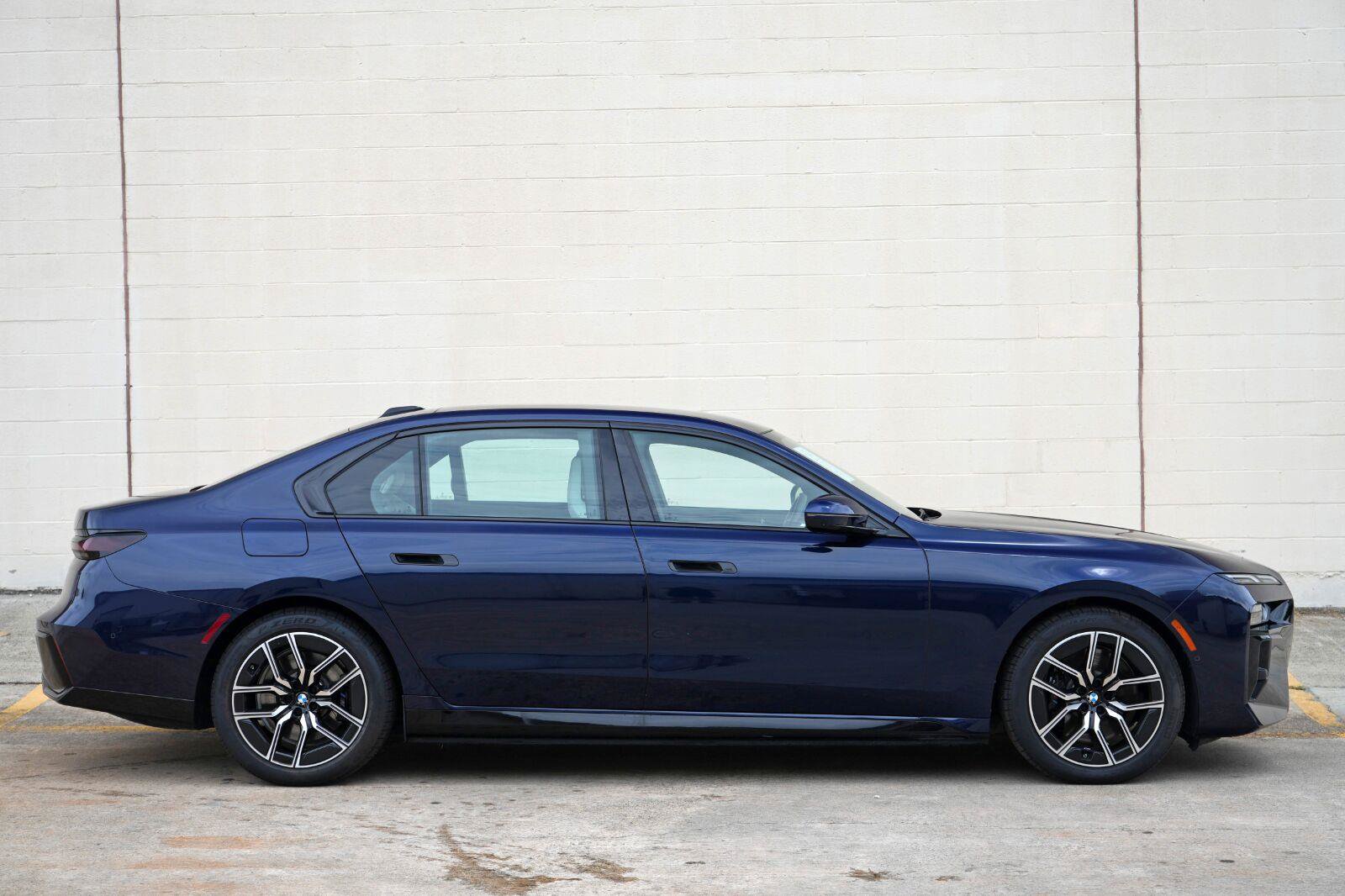 Used 2023 BMW i7 xDrive60 AWD/4WD image 68