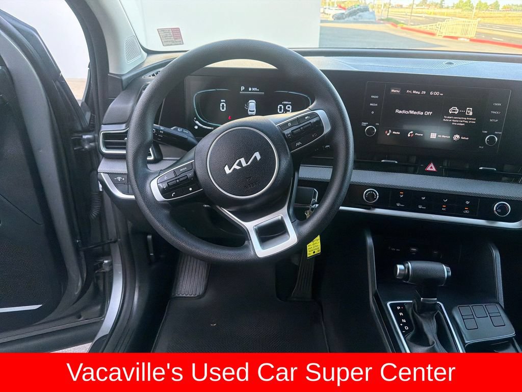 Used 2025 Kia Sportage LX FWD image 13