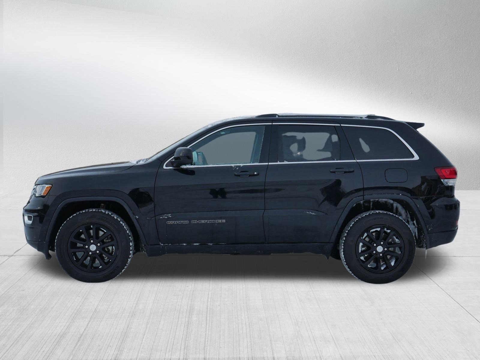 Used 2021 Jeep Grand Cherokee Laredo image 4