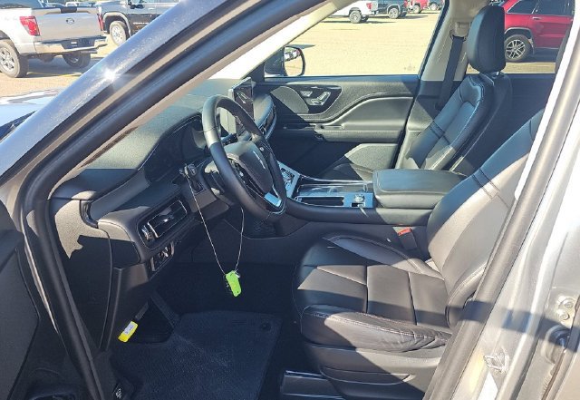 Used 2024 Lincoln Aviator AWD w/ Premium Package image 7