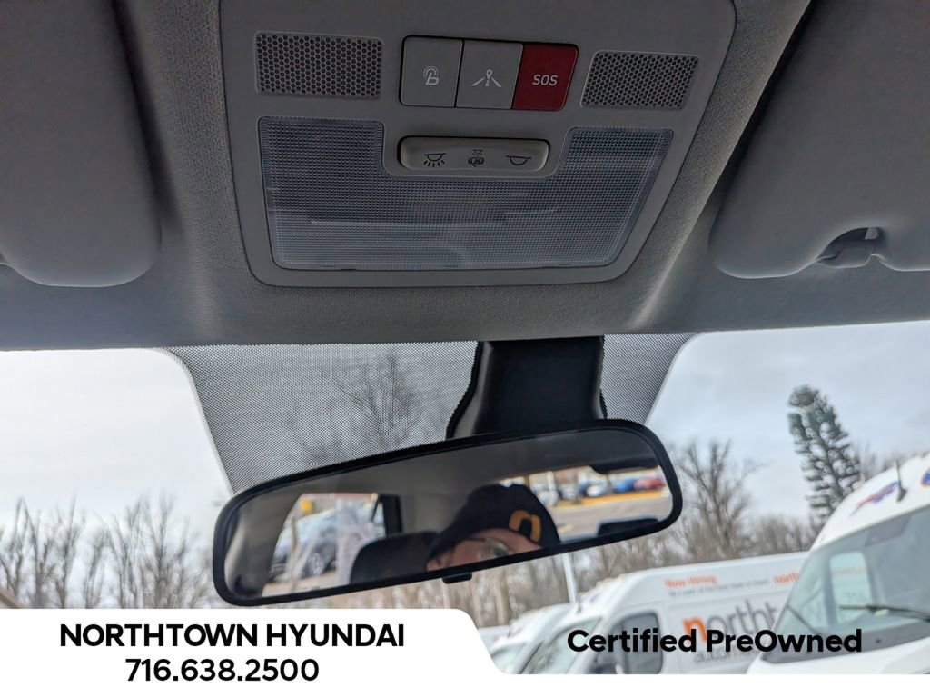 Used 2023 Hyundai Venue Limited image 23