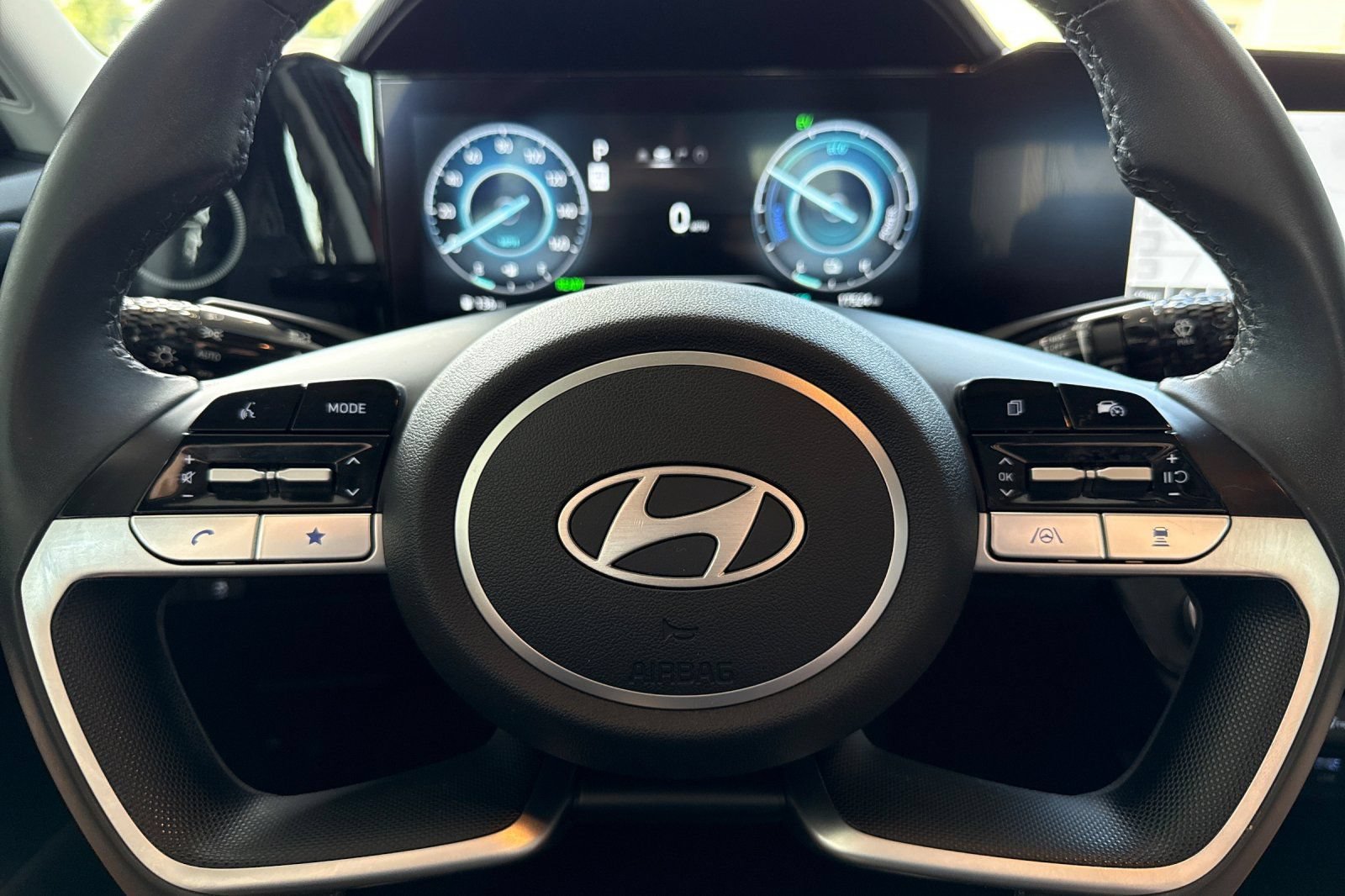 Used 2025 Hyundai Elantra Limited FWD image 25