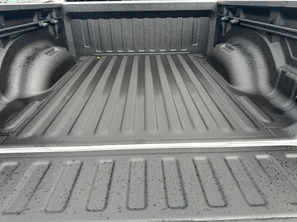 New 2026 RAM 1500 4x4 Crew Cab image 17