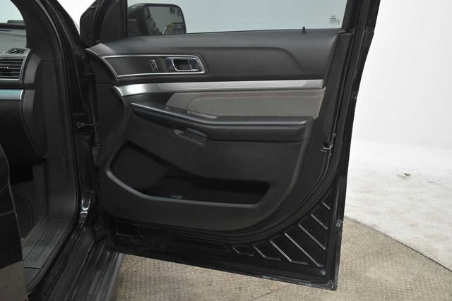 Used 2017 Ford Explorer XLT w/ Equipment Group 202A FWD image 12