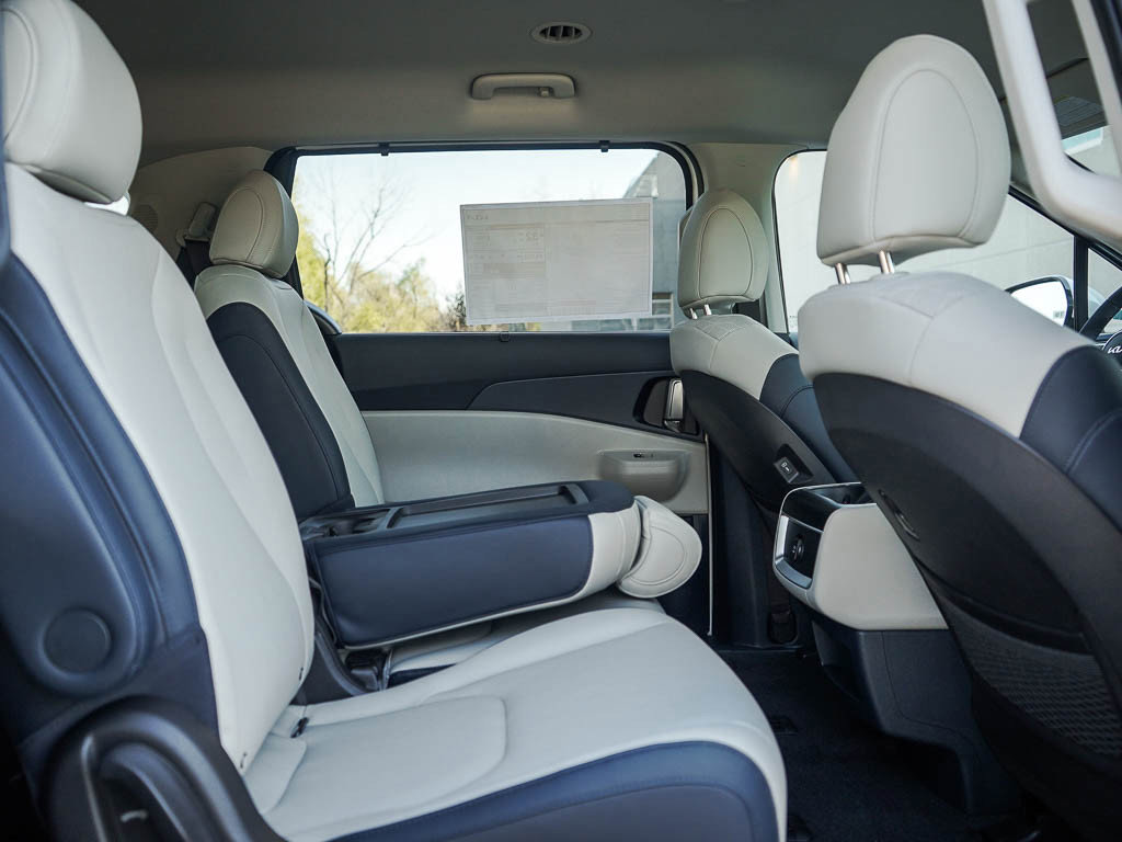 New 2026 Kia Carnival EX FWD image 13