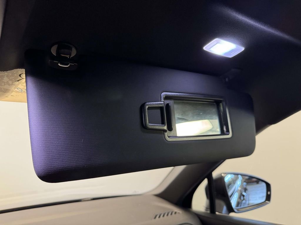 Used 2023 Volkswagen Tiguan SE R-Line image 33