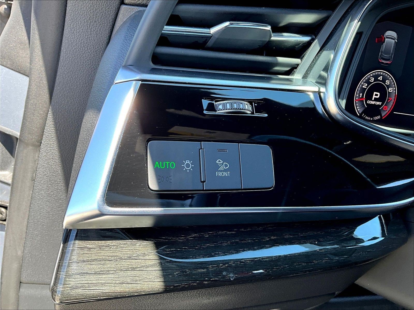 Used 2019 Audi Q8 Premium w/ Convenience Package AWD/4WD image 39
