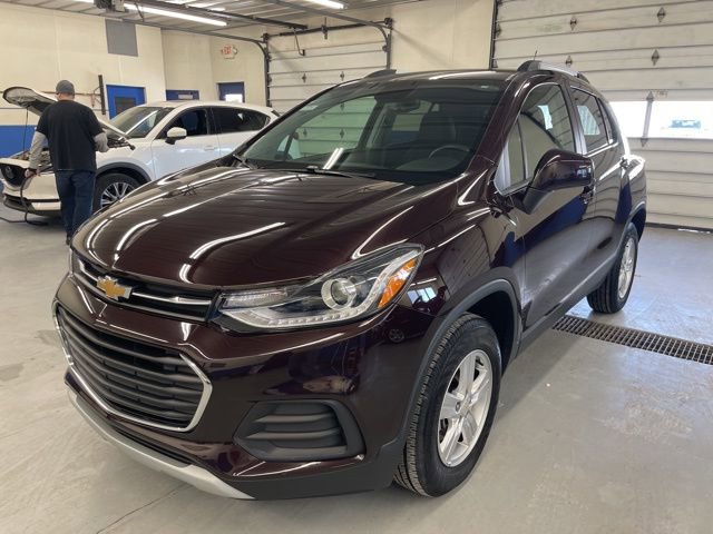 Used 2022 Chevrolet Trax LT w/ LT Convenience Package image 2
