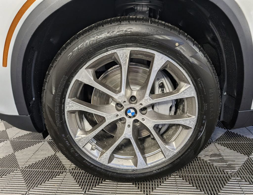 New 2026 BMW X5 xDrive50e w/ Premium Package AWD/4WD image 10