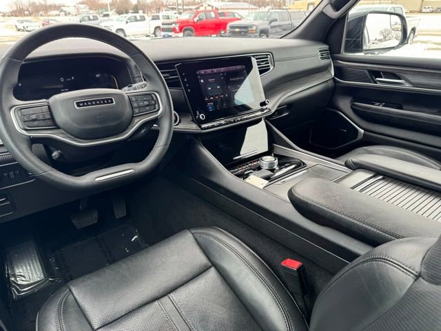 Used 2023 Jeep Wagoneer L Series II AWD/4WD image 7