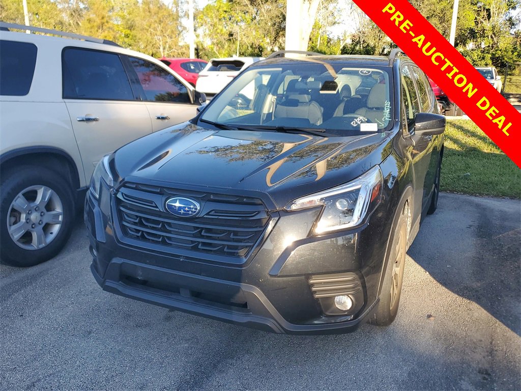Used 2023 Subaru Forester Premium image 3