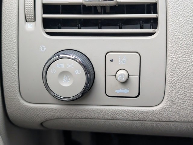 Used 2009 Buick Lucerne Super image 22