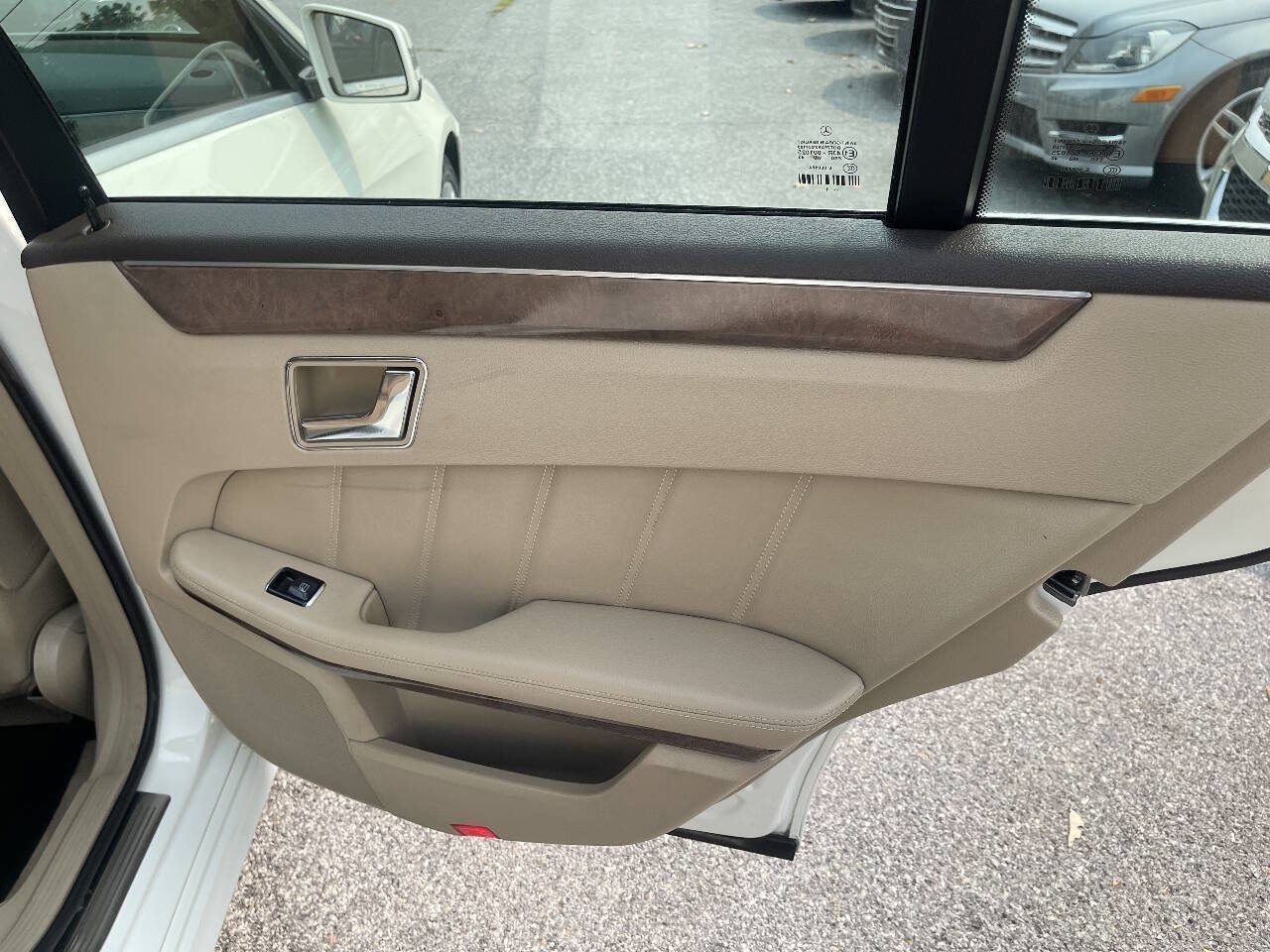 Used 2011 Mercedes-Benz E 350 4MATIC Sedan image 23