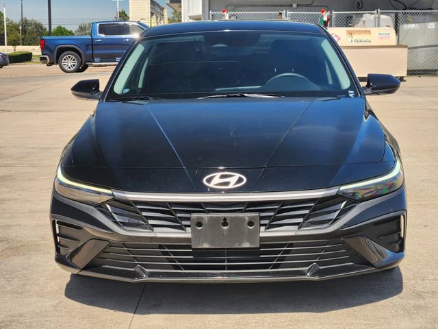 Used 2025 Hyundai Elantra SE image 2