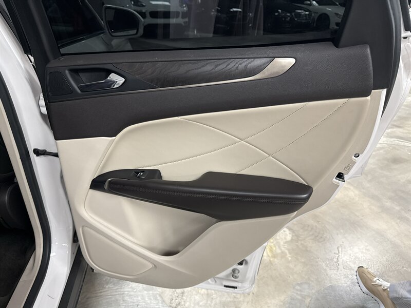 Used 2018 Lincoln MKC Reserve FWD image 24
