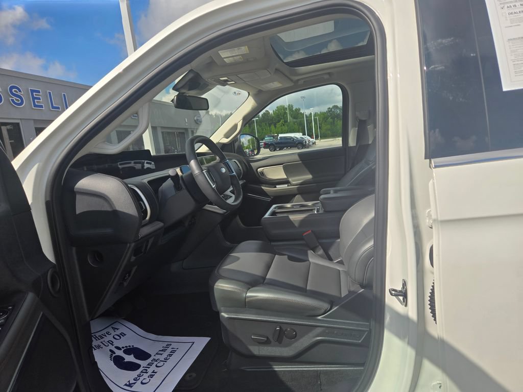 Used 2025 Ford Expedition Active RWD image 7