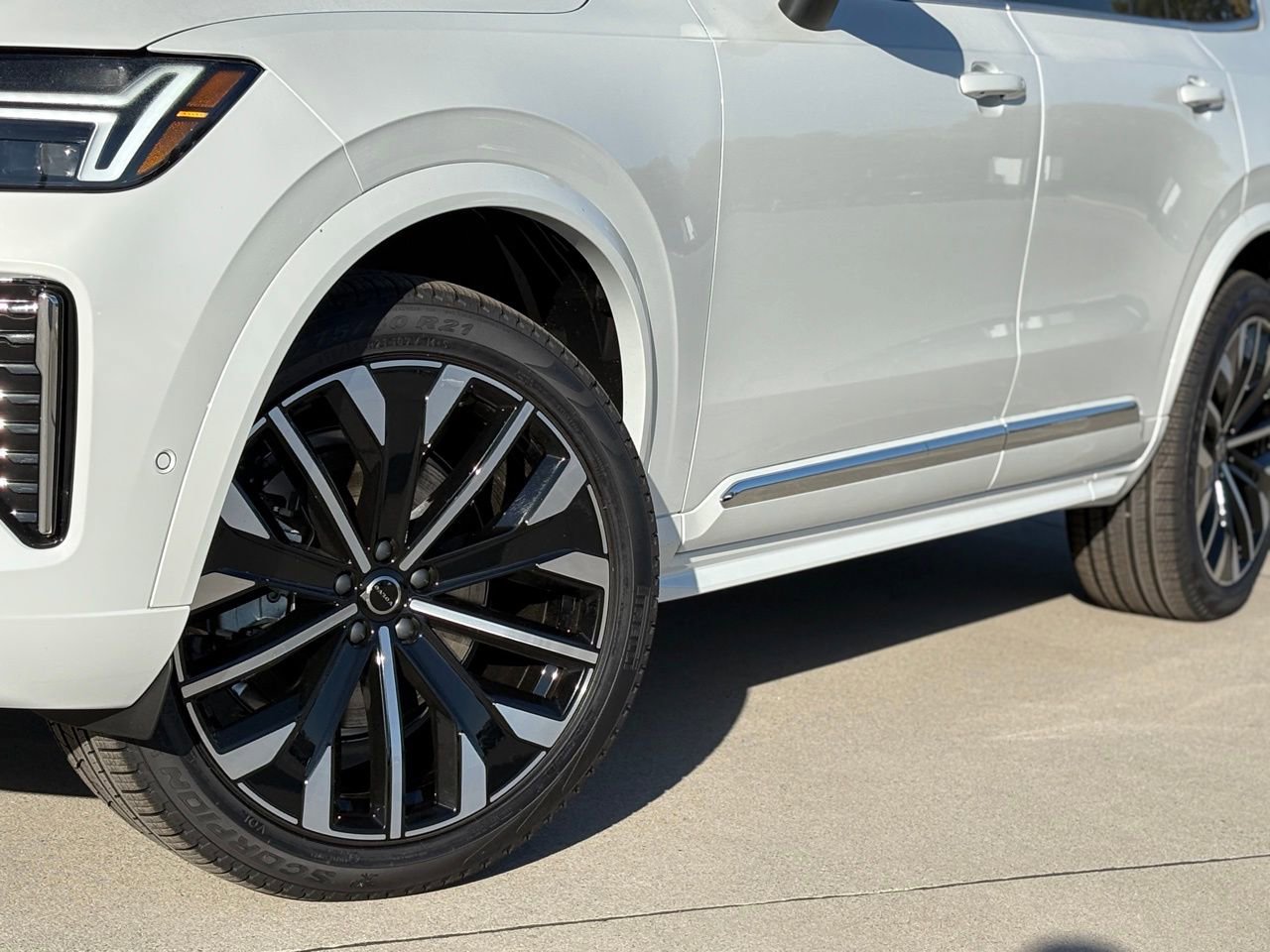 New 2026 Volvo XC90 B6 Ultra w/ Protection Package Premier image 7