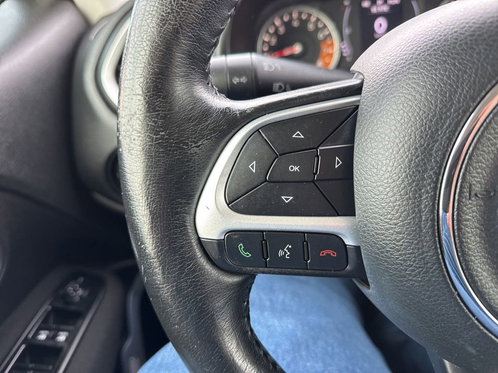 Used 2020 Jeep Renegade Latitude w/ Cold Weather Group image 21