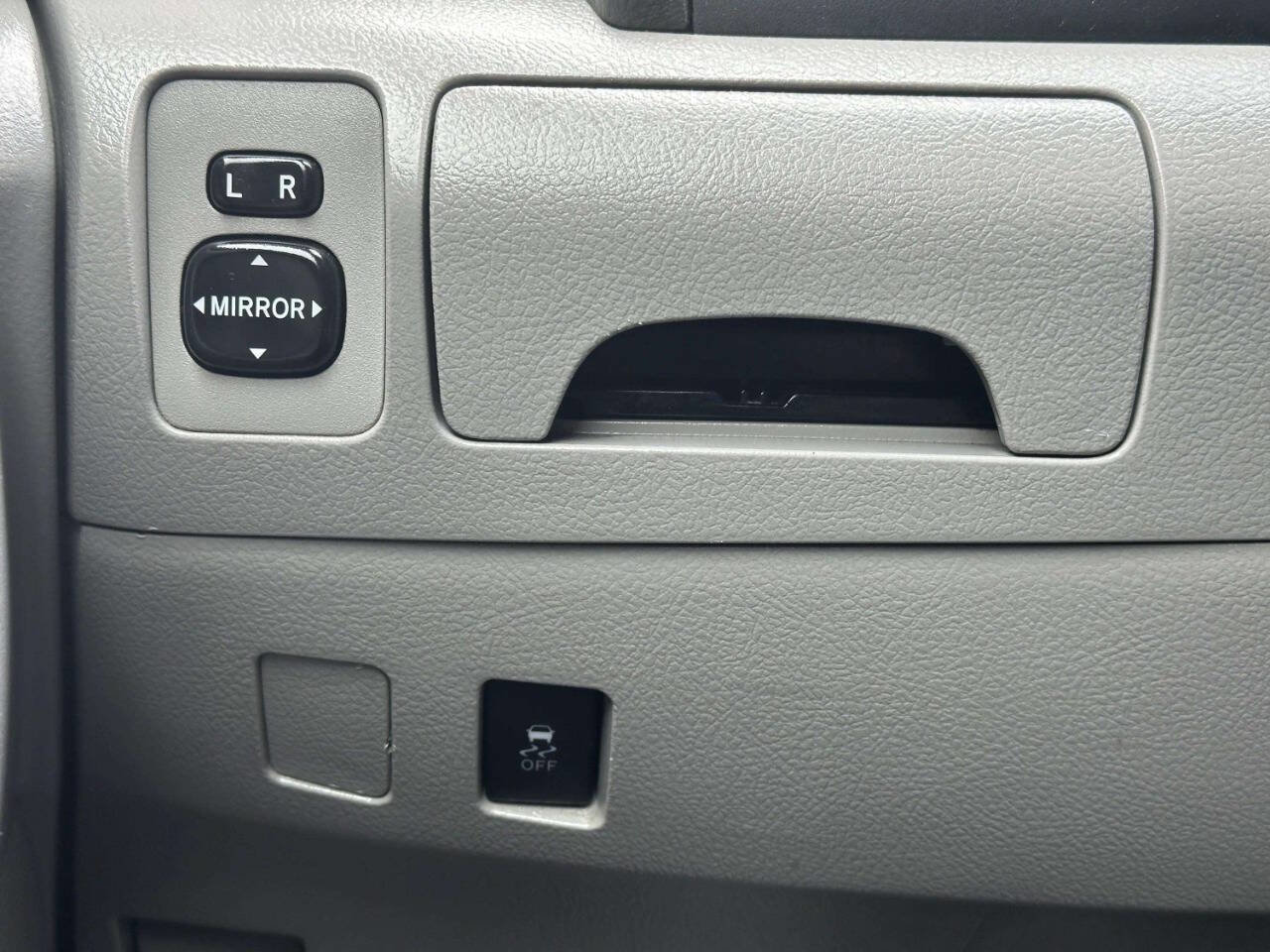 Used 2011 Toyota Camry LE w/ LE Extra-Value Pkg image 27