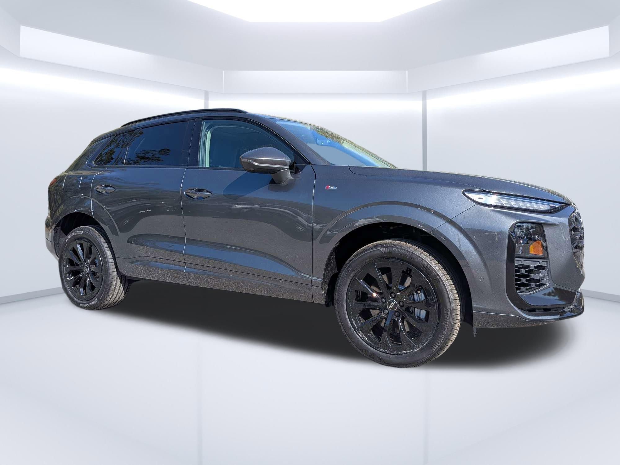 New 2026 Audi Q3 quattro 2.0T AWD/4WD image 1