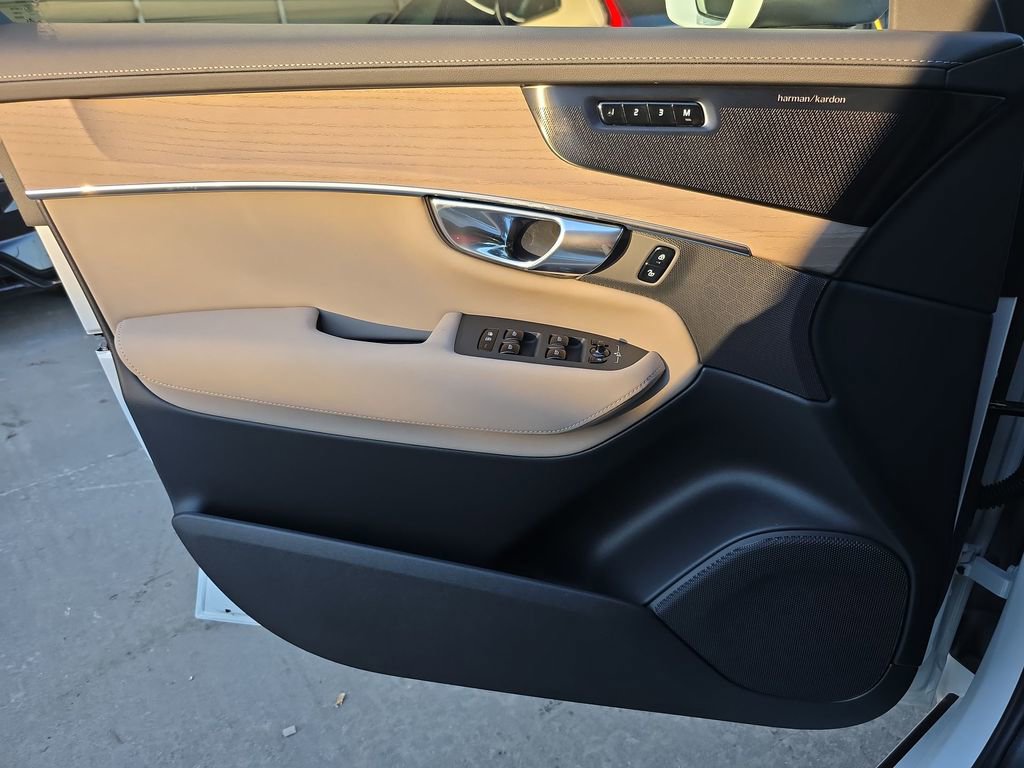 New 2026 Volvo XC90 B6 Plus image 30