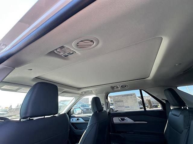 New 2026 Ford Explorer Active w/ Active Comfort Package AWD/4WD image 17