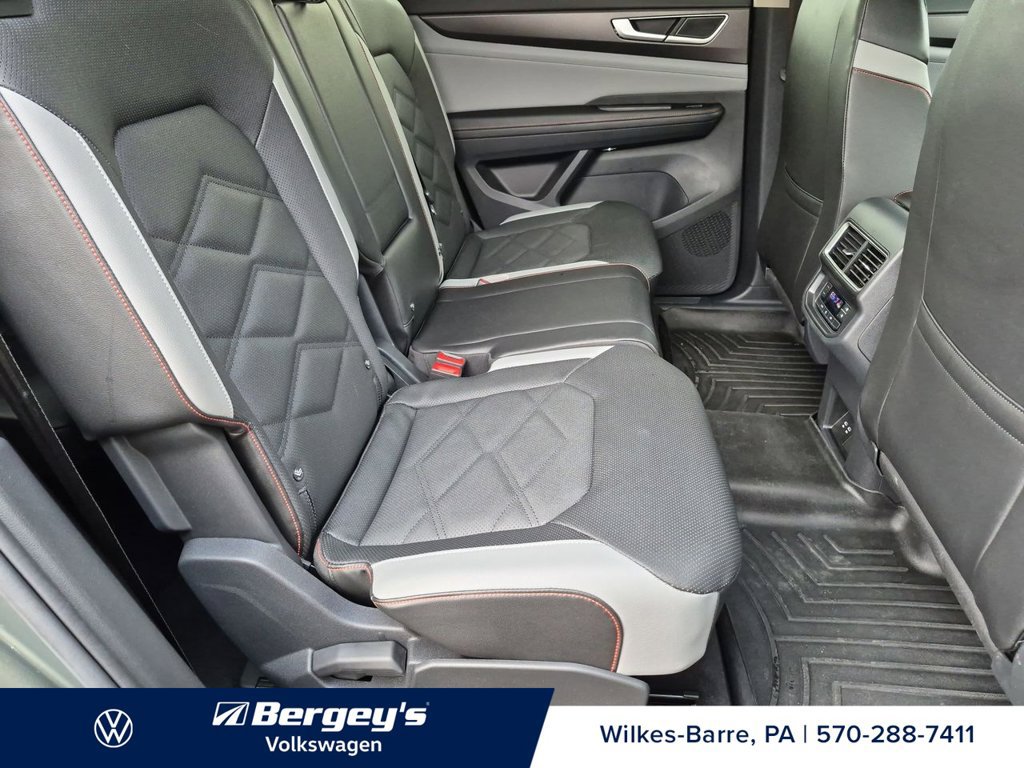 Used 2024 Volkswagen Atlas Peak Edition SEL AWD/4WD image 36