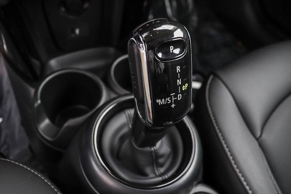 Used 2024 MINI Cooper 2-Door Hardtop FWD image 31