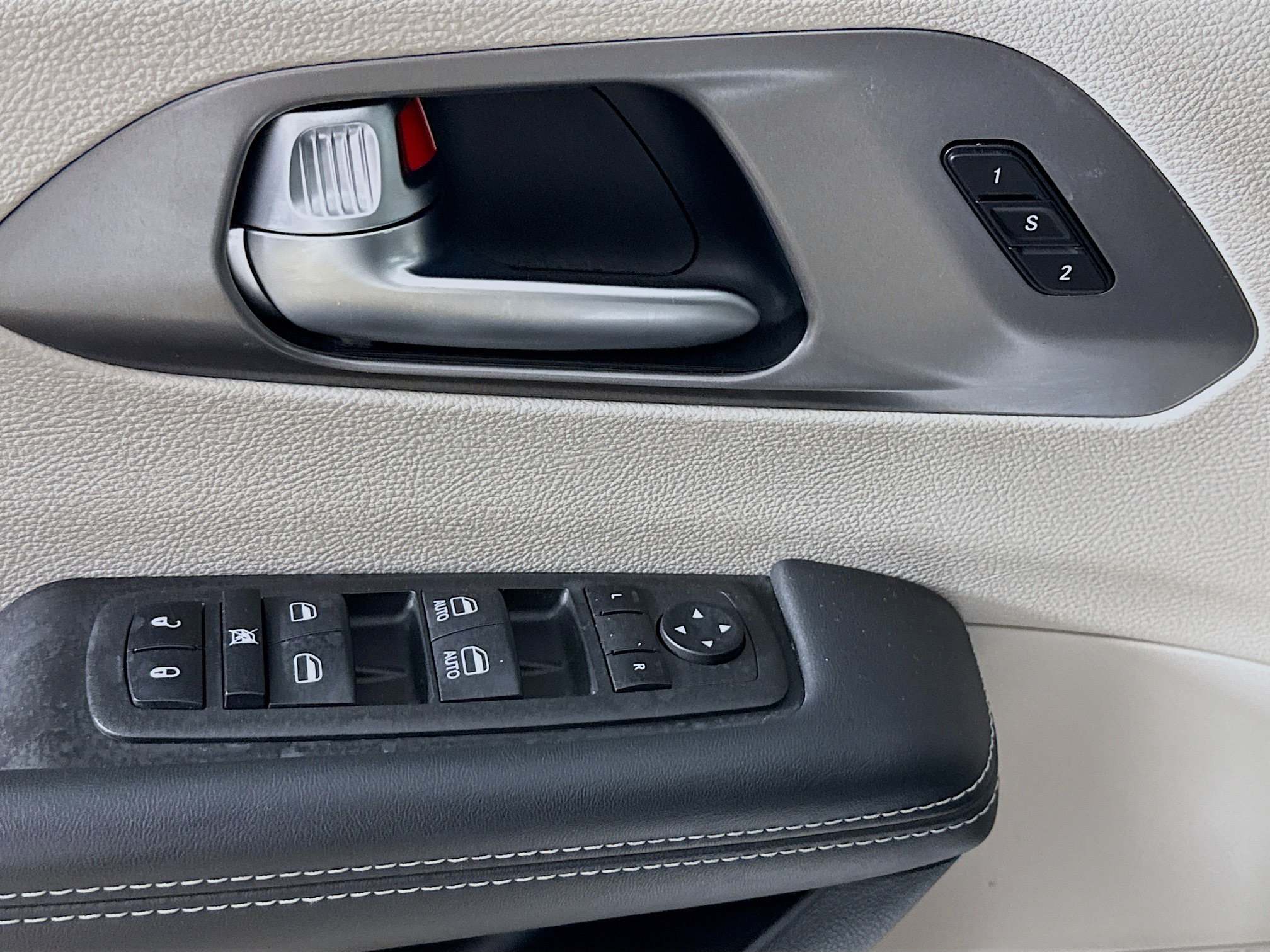 Used 2023 Chrysler Pacifica Touring-L FWD image 20