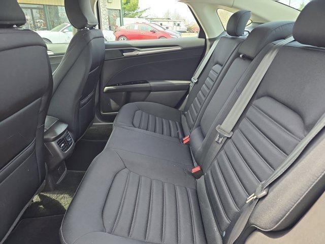 Used 2016 Ford Fusion SE image 9