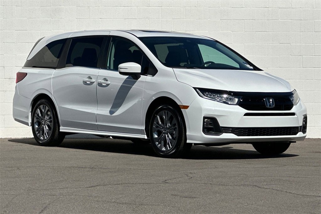 New 2026 Honda Odyssey Touring image 2
