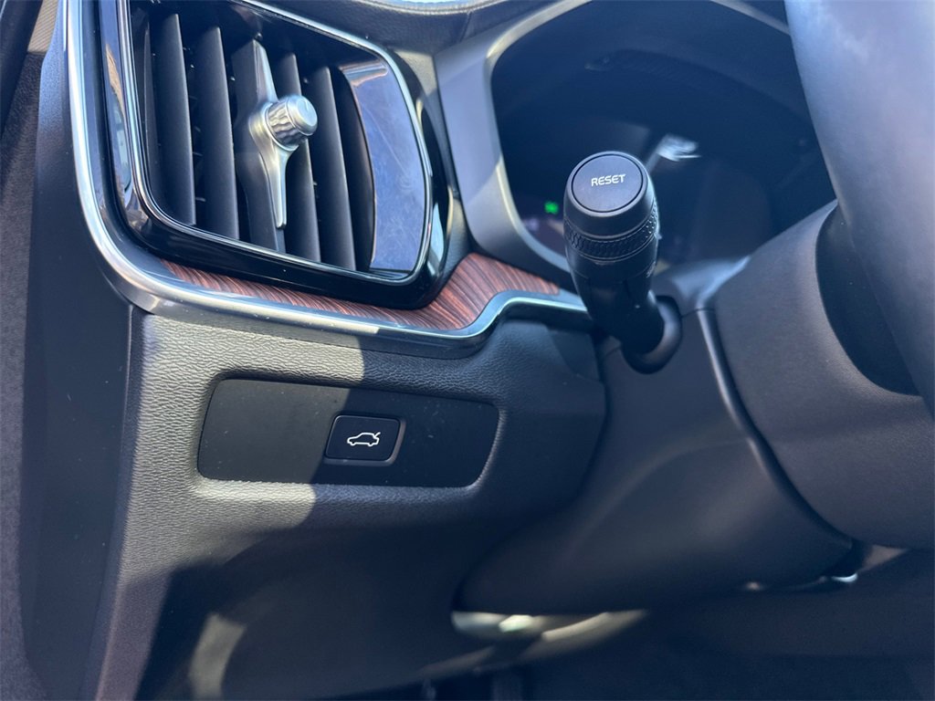 Used 2024 Volvo S60 B5 Ultimate w/ Climate Package image 31