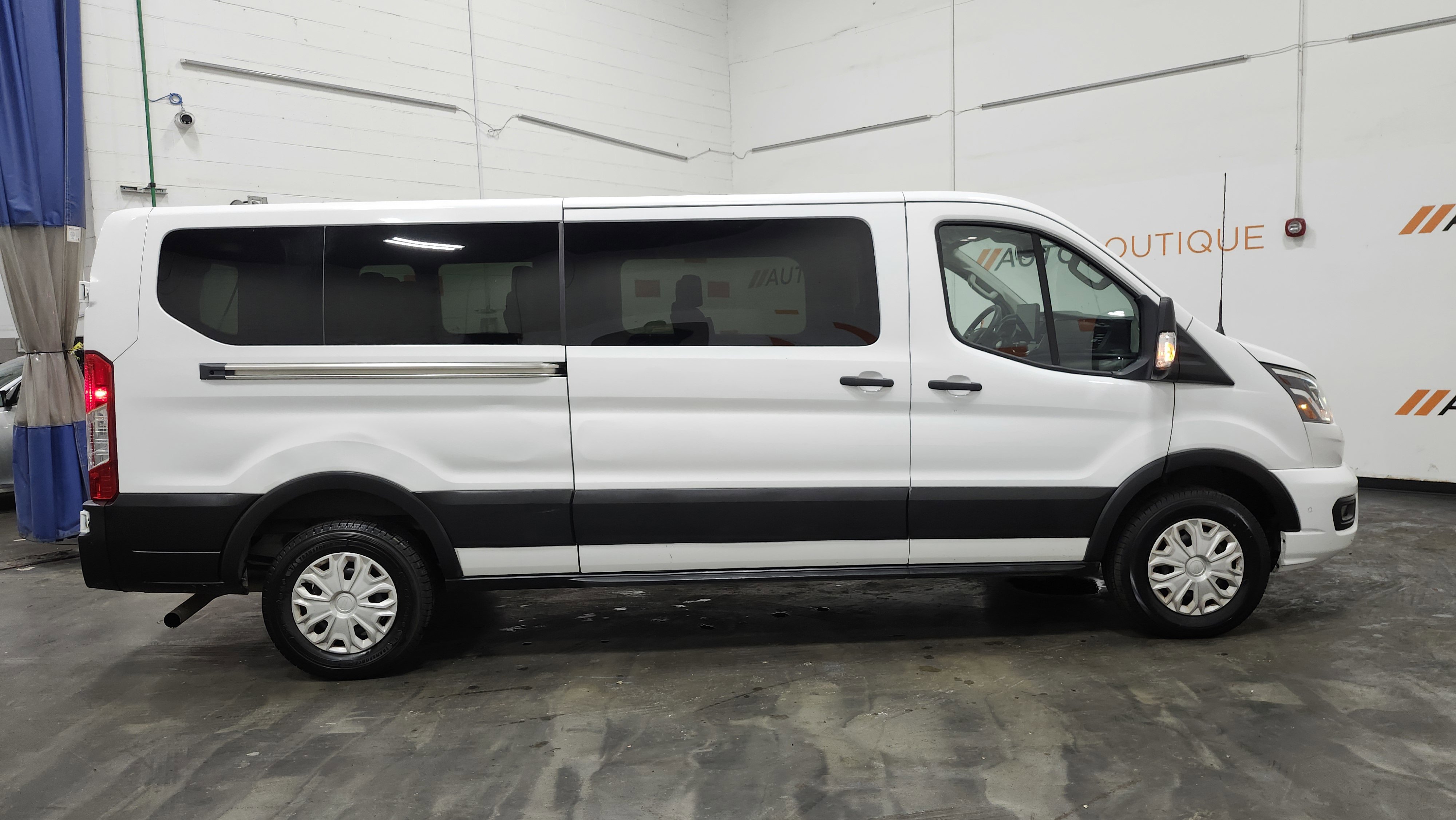 Used 2023 Ford Transit 350 XLT image 17