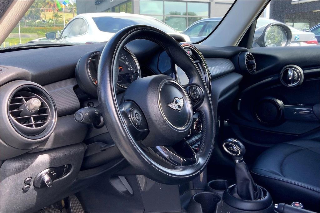 Used 2018 MINI Cooper 4-Door Hardtop image 11